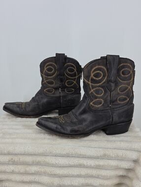 Stetson Black Leather Western Heeled Boots with Gold Stitching